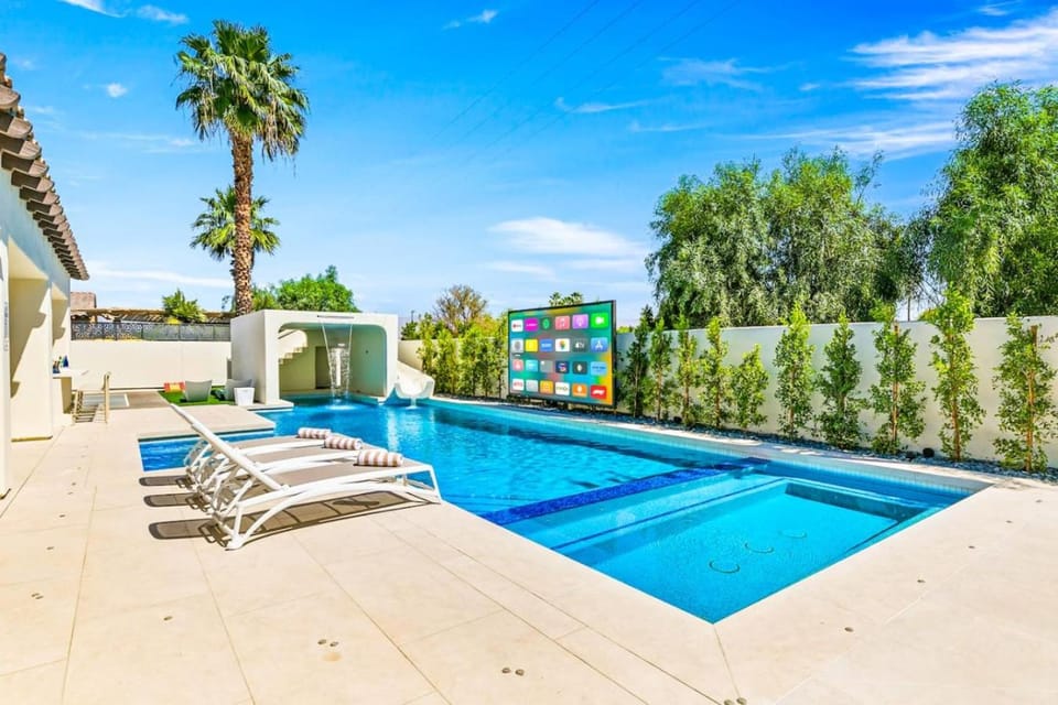 Valhalla Holiday Home with Game Room and Waterslide House in La Quinta