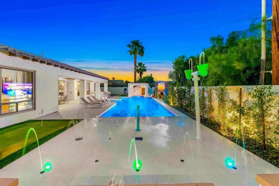 Valhalla Holiday Home with Game Room and Waterslide House in La Quinta