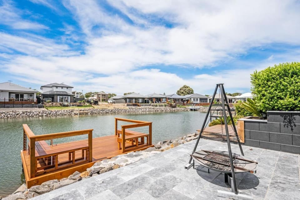 Patio, Lake view