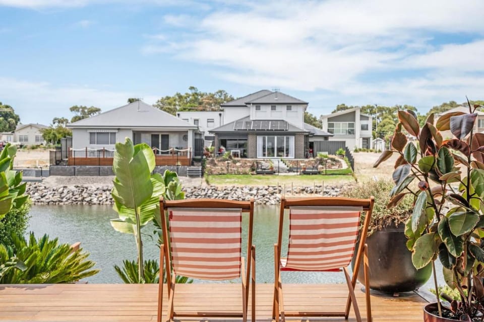 Patio, Lake view