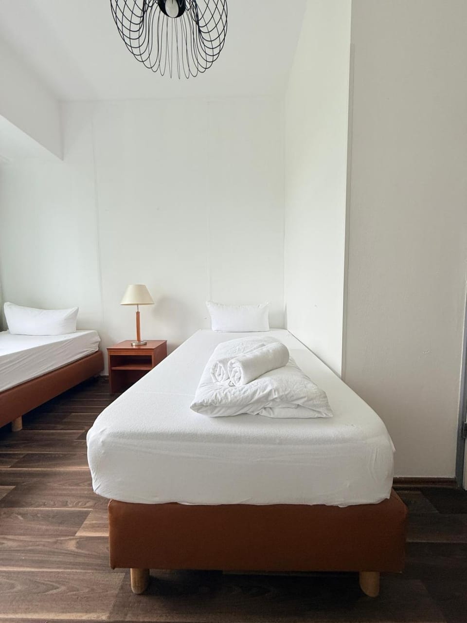 Photo of the whole room, Floor plan
