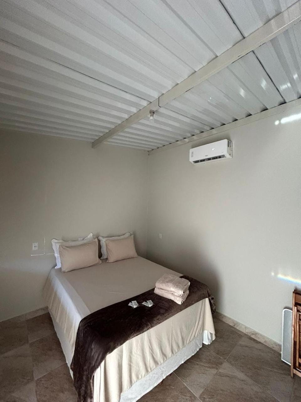 Bed, Photo of the whole room, Bedroom, air conditioner