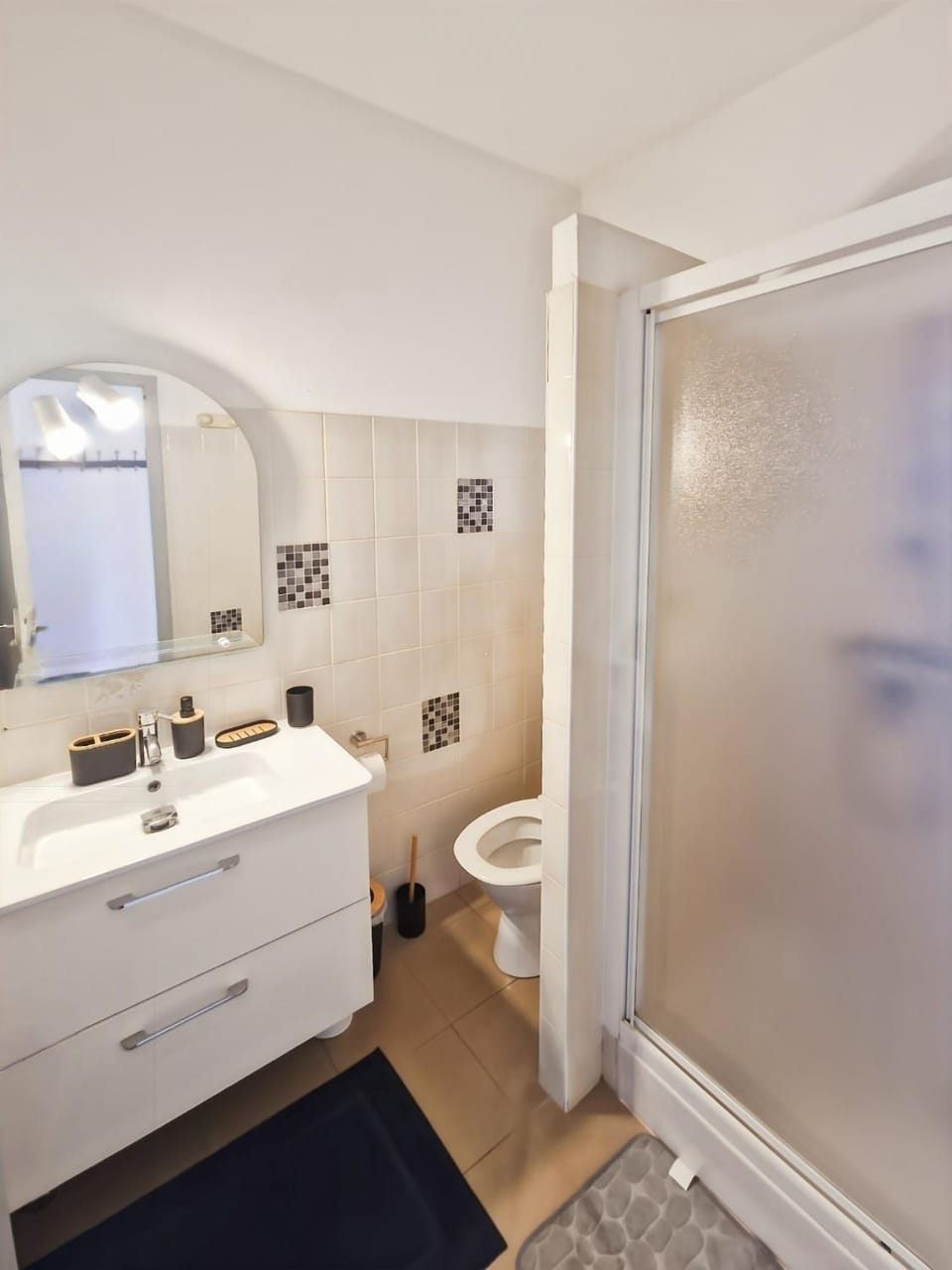 Shower, Toilet, Bathroom