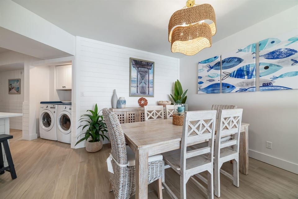 Completely Renovated, New to Rental Market Beautiful Coastal Canvas Bluewater! Apartment in Orange Beach