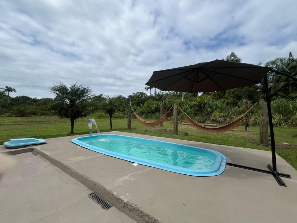 Chácara com piscina, lazer e muita natureza House in State of Paraná
