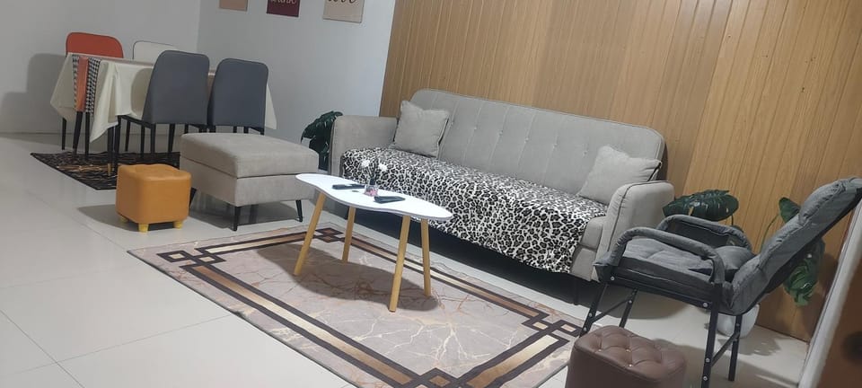 Mike's Staycation in Clark Apartment in Angeles