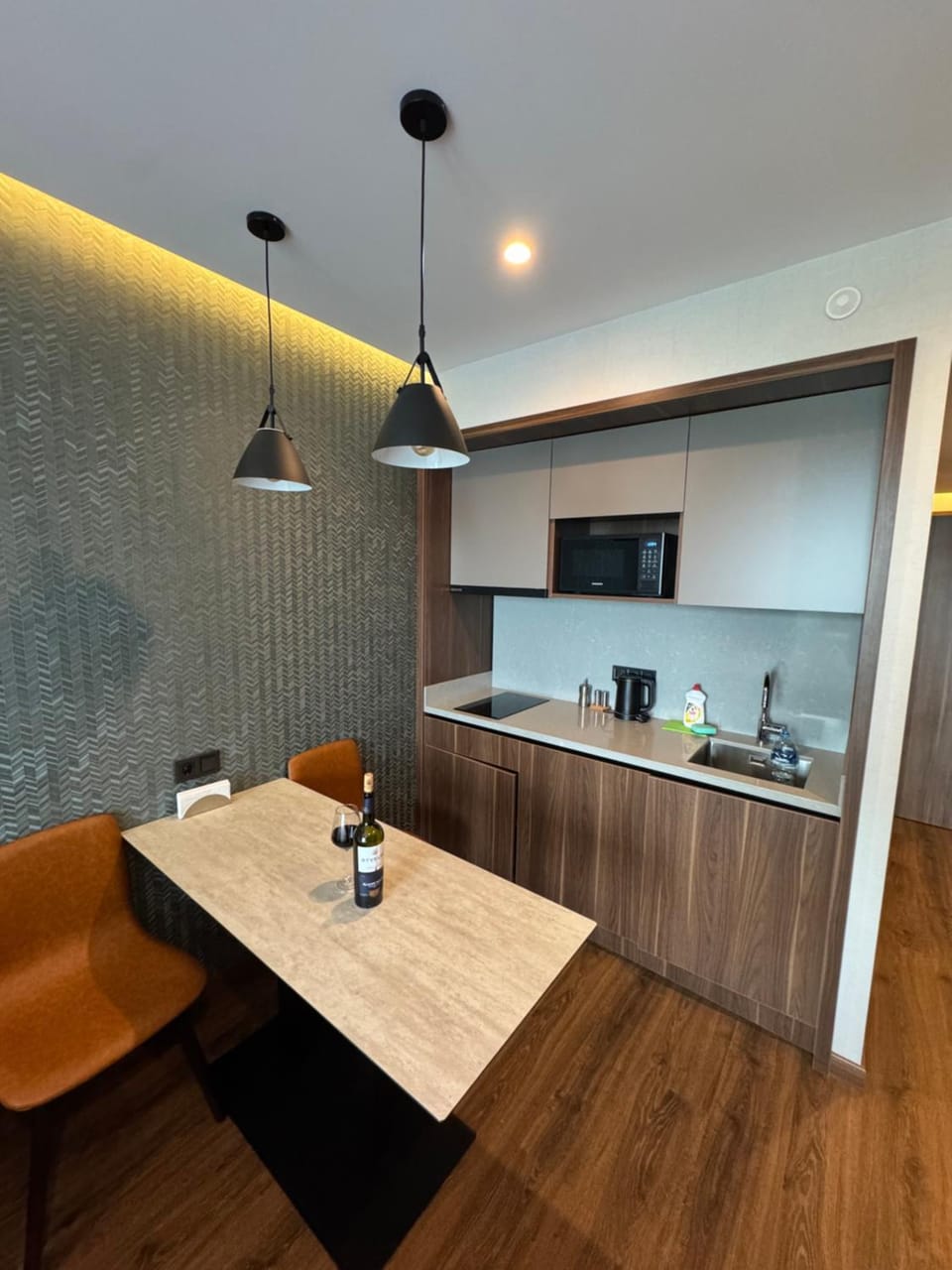 Coffee/tea facilities, Kitchen or kitchenette, Dining area, minibar, pet friendly, stove