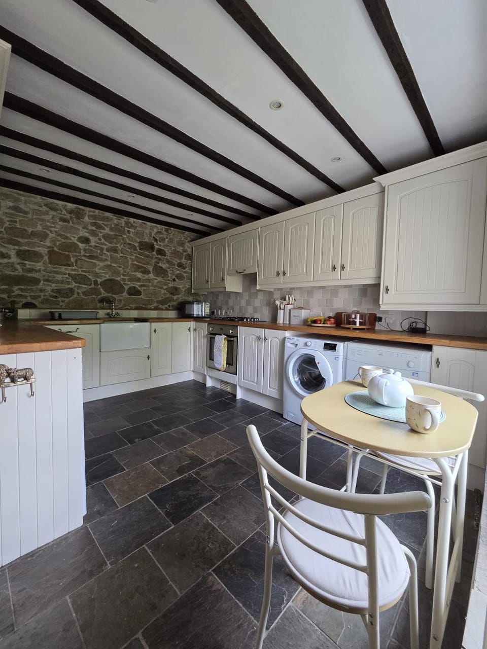 Kitchen or kitchenette, Seating area, kitchen