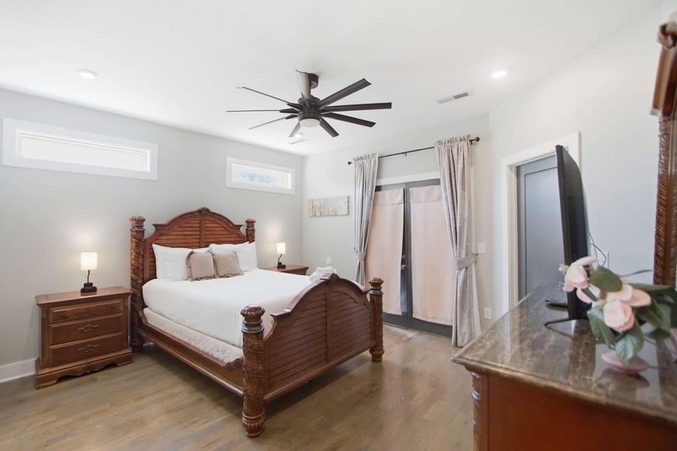 Brand New Retreat N Five Points Near Downtown House in East Nashville