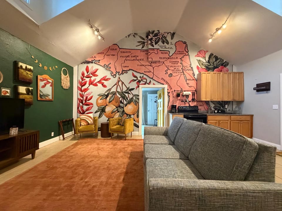 “The Clementine” Boho Home in Orlando’s Food Scene Bed and Breakfast in Orlando