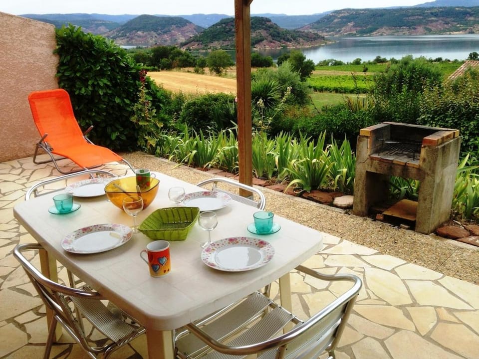 gîte climatisé avec piscine au Salagou House in Occitanie