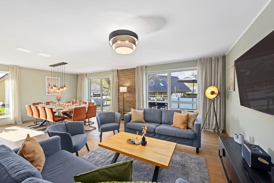 Living room, Dining area