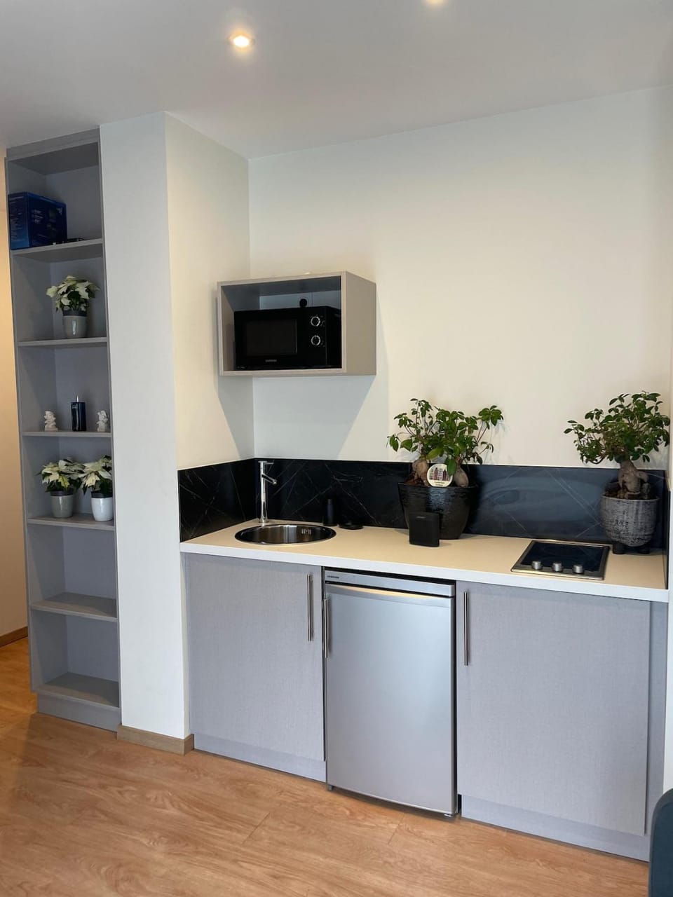 Studio spacieux au calme côté cour - Parking privé - Accès rapide ville Apartment in Grand Est