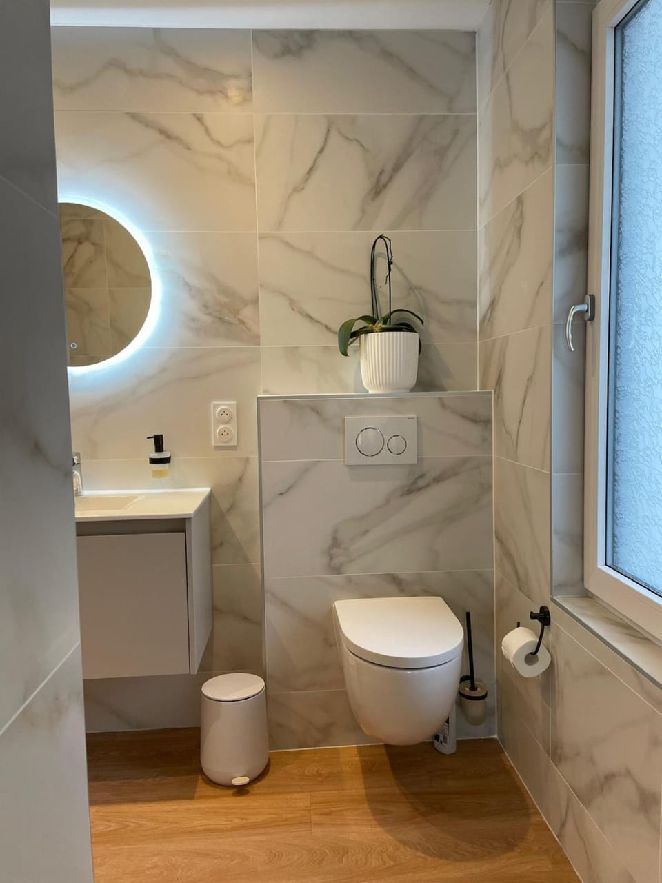 Studio spacieux au calme côté cour - Parking privé - Accès rapide ville Apartment in Grand Est