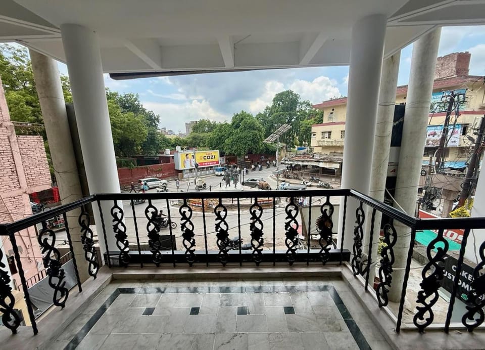 BK Homes Bed and Breakfast in Varanasi