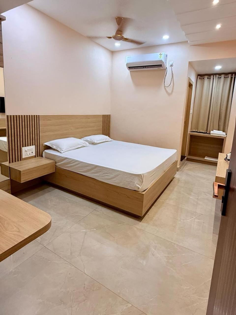 BK Homes Bed and Breakfast in Varanasi
