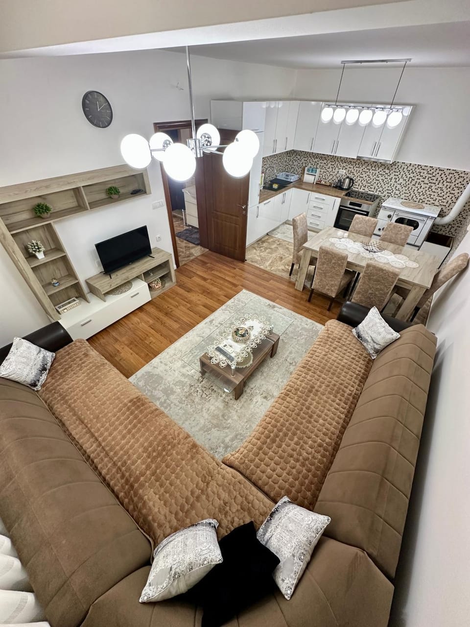 TV and multimedia, Living room, Photo of the whole room, kitchen