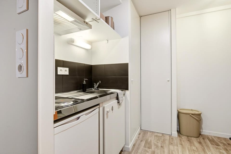 Kitchen or kitchenette, stove