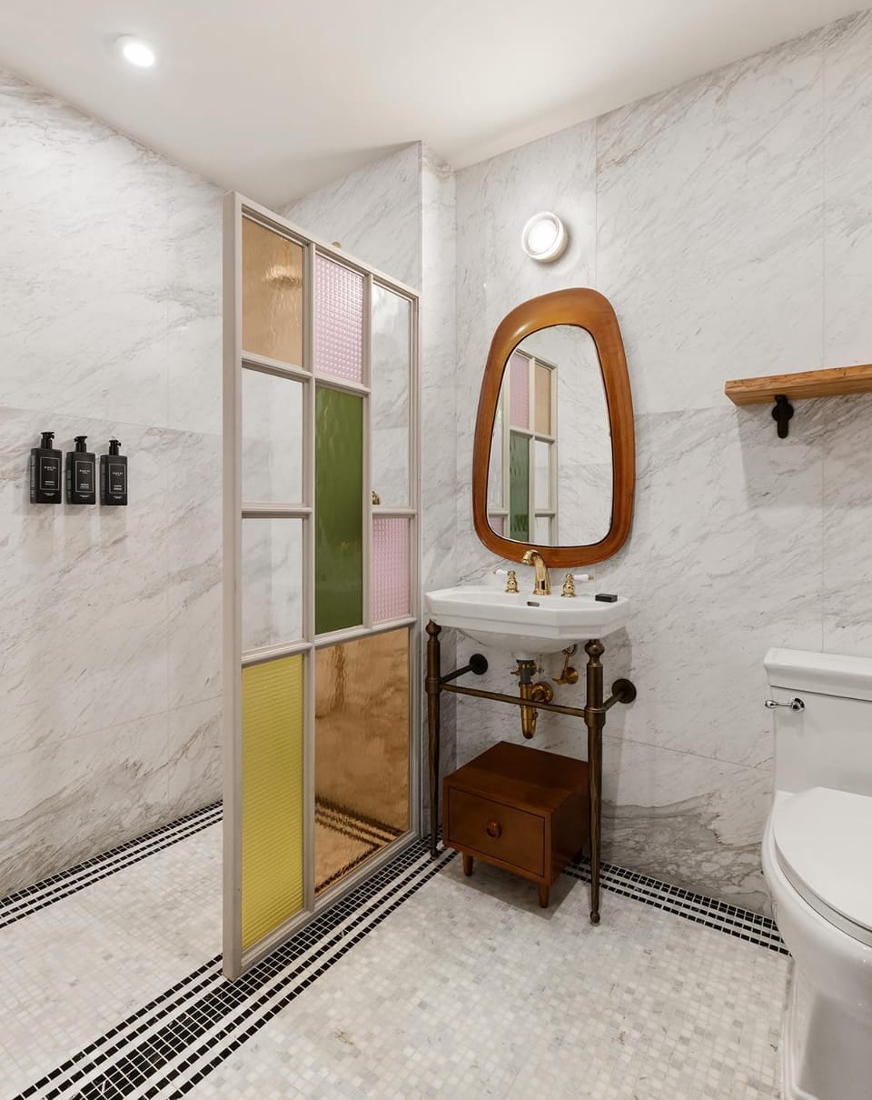 Freeman 1302 by Rove Travel - LES Modern Condo Apartment in East Village