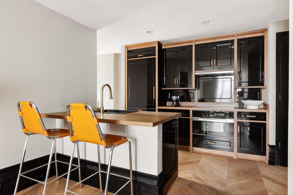 Freeman 1302 by Rove Travel - LES Modern Condo Apartment in East Village