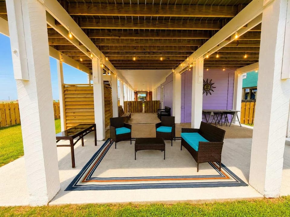 Shiner by the Sea - Ocean View Fenced Yard House in Surfside Beach