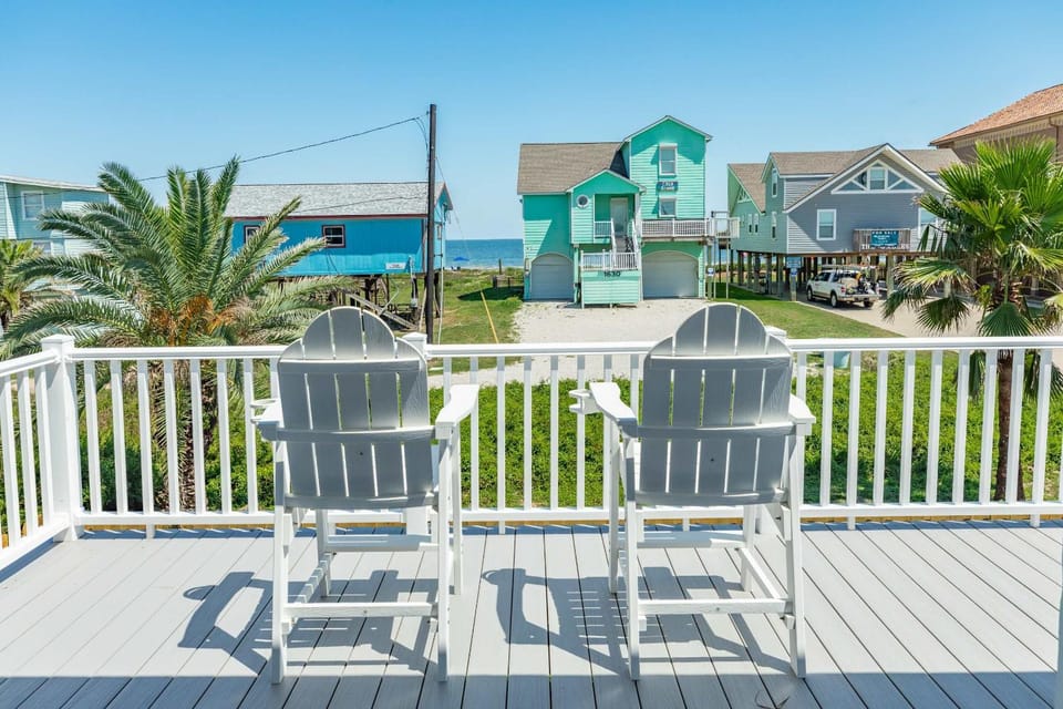 Shiner by the Sea - Ocean View Fenced Yard House in Surfside Beach