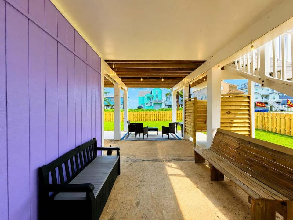 Shiner by the Sea - Ocean View Fenced Yard House in Surfside Beach