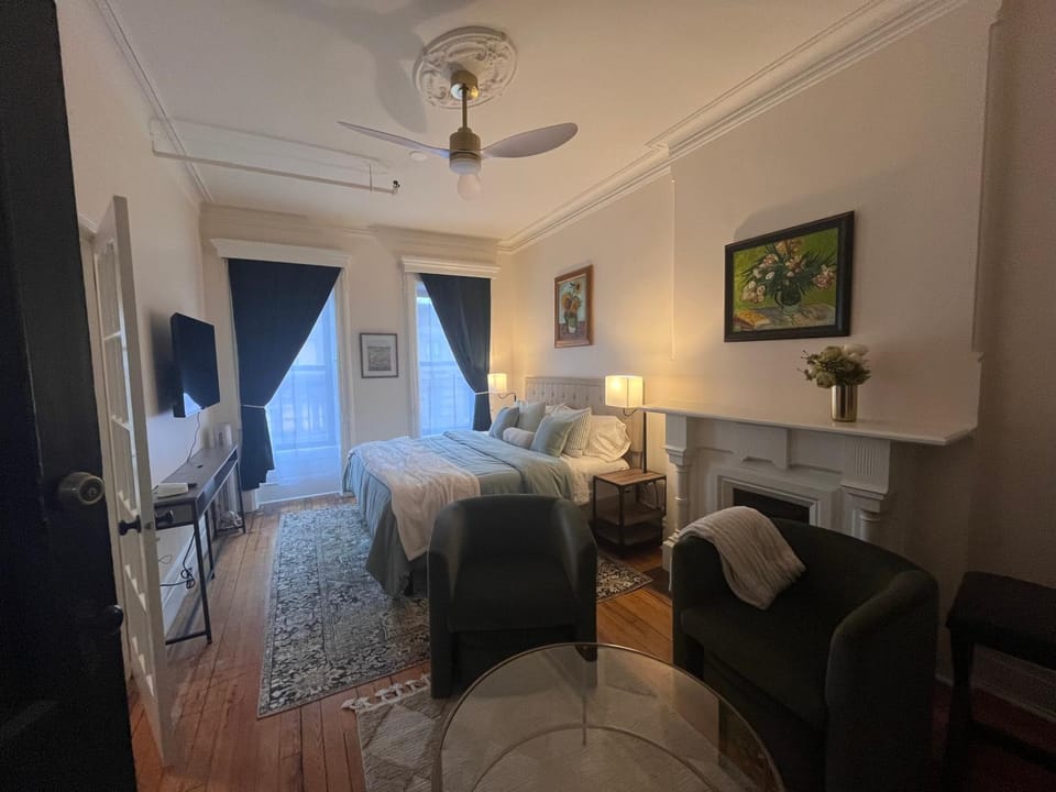 Friends & Family - Harlem Bed and Breakfast in Harlem