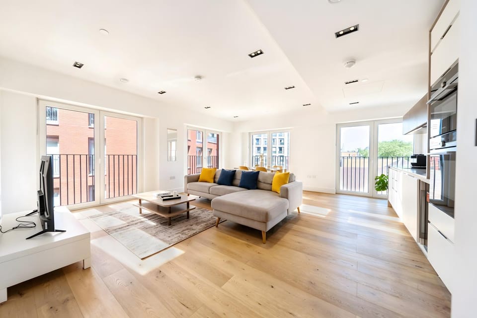 Communal lounge/ TV room, TV and multimedia, Kitchen or kitchenette, Living room, Seating area, Dining area, Evening entertainment