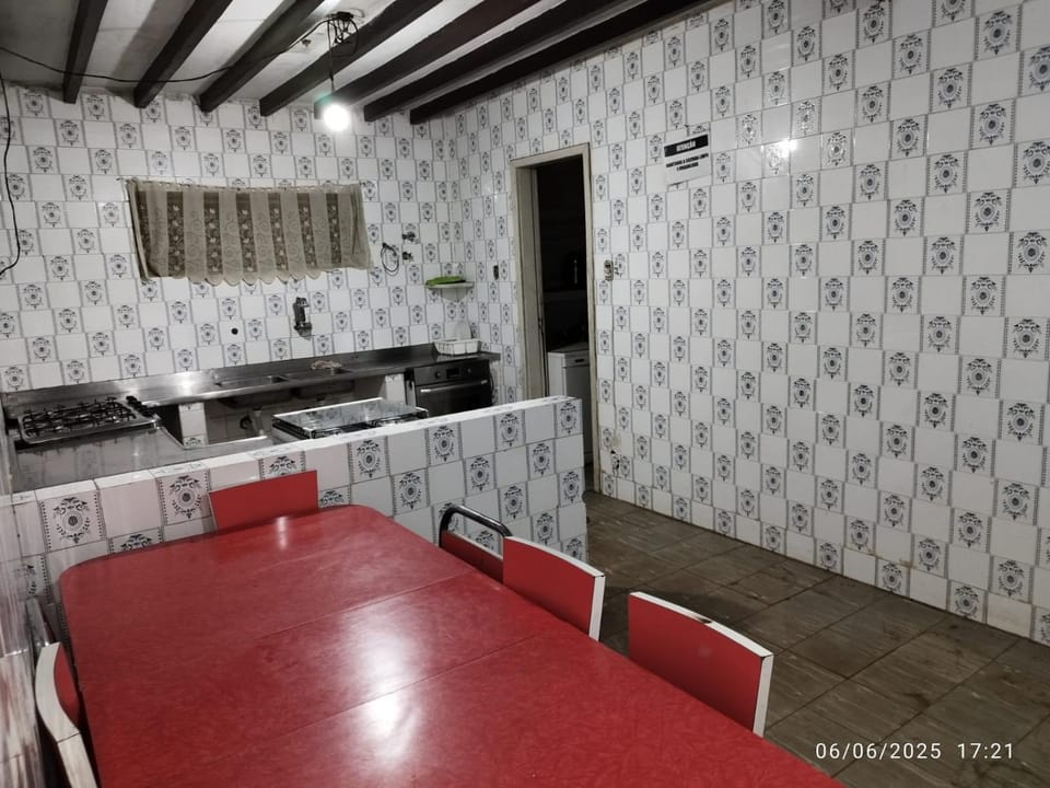 Kitchen or kitchenette, Dining area, stove