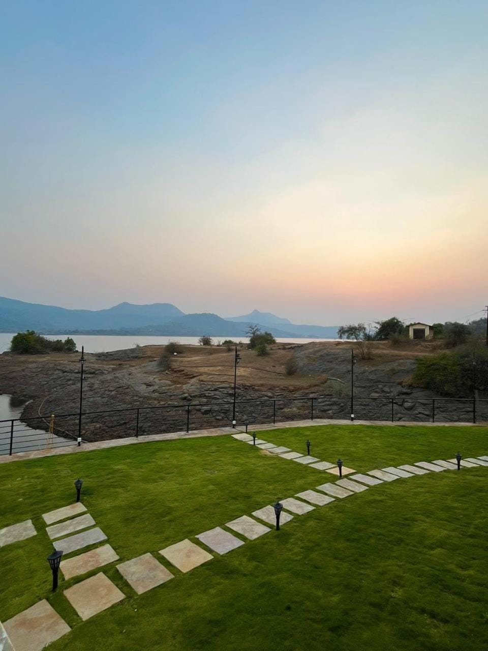 Luxury 4BHK Lakefront Villa Infinity Pool Pawna Villa in Maharashtra