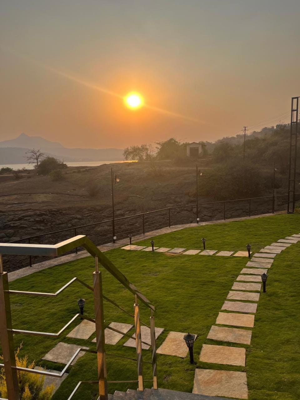 Luxury 4BHK Lakefront Villa Infinity Pool Pawna Villa in Maharashtra