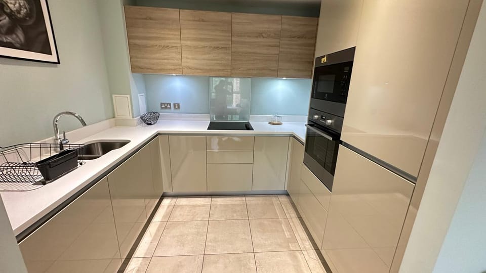 Luxury Newly Refurbished Apartment, West London Apartment in London Borough of Ealing