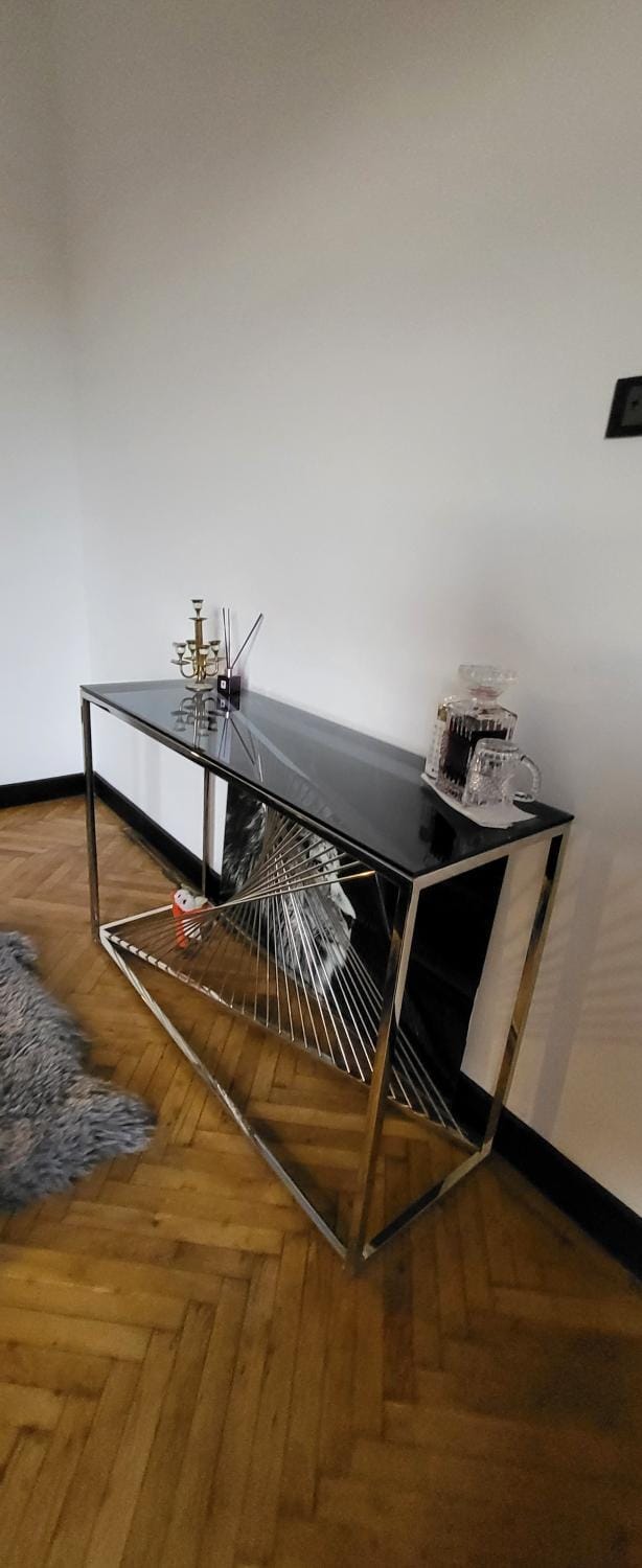 Alexandra's Black Central Residence Apartment in Romania