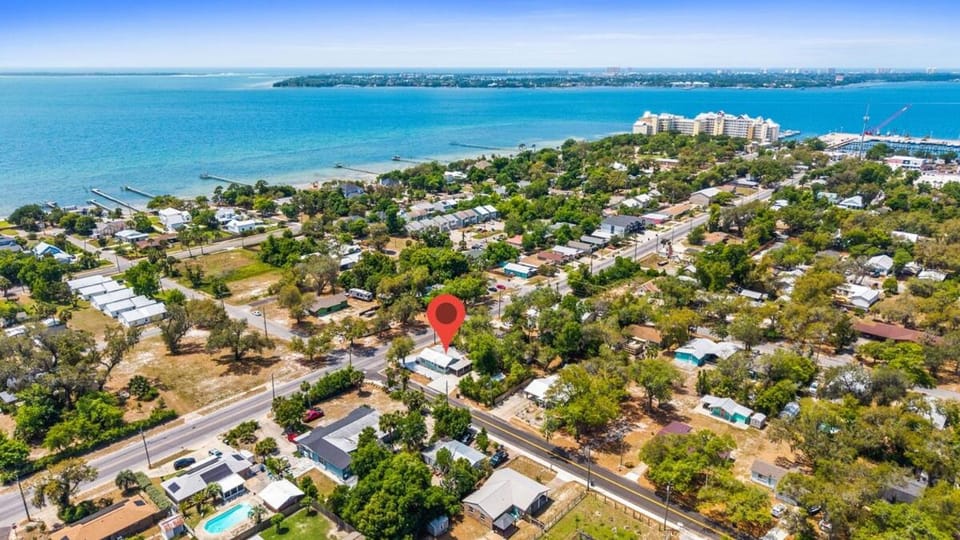 Property building, Neighbourhood, Bird's eye view, Sea view, Street view