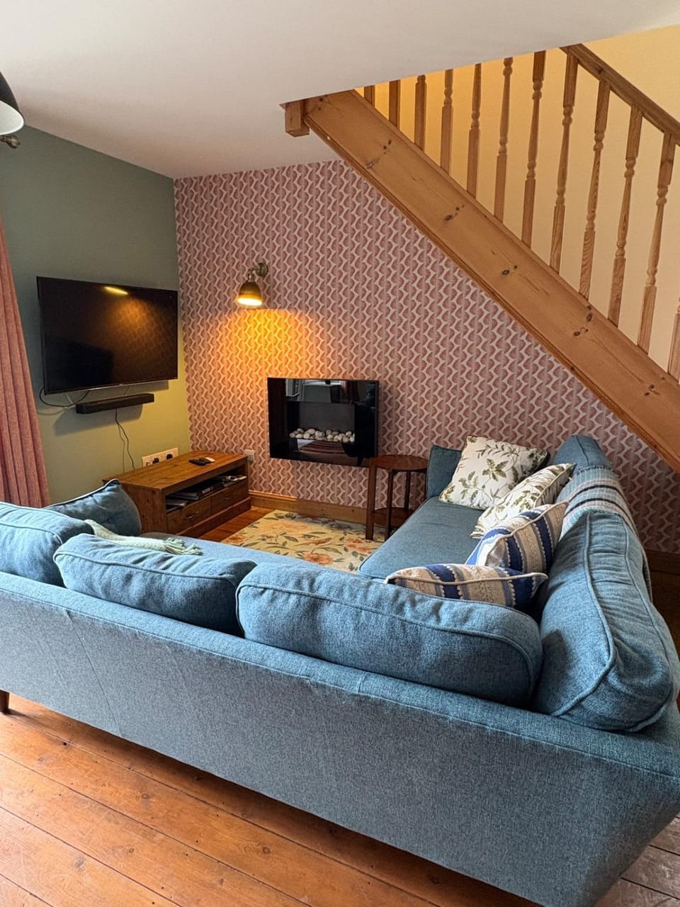 TV and multimedia, Living room, Seating area