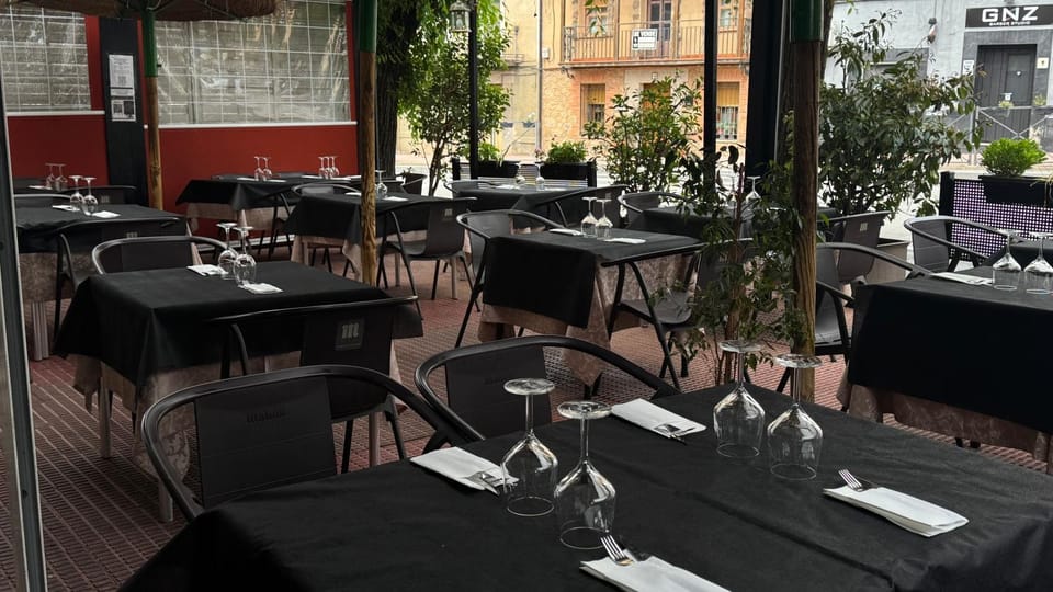 Restaurant/places to eat, Seating area