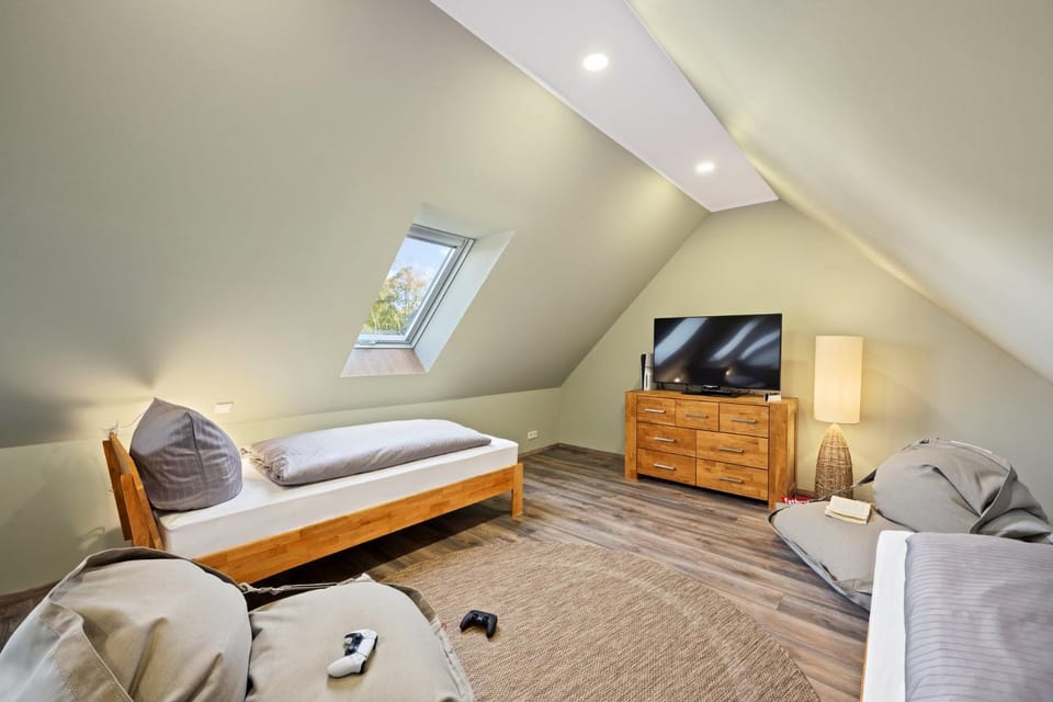 TV and multimedia, Bedroom