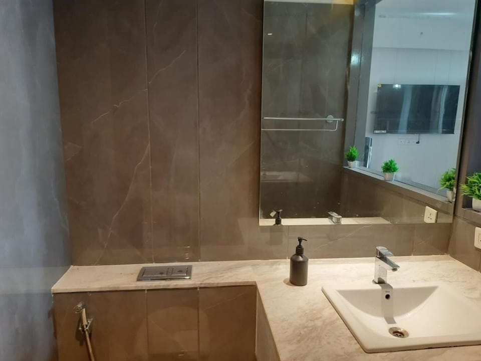 M3M Pool Mini Luxury Retreat Aravalli view Apartment in Gurugram
