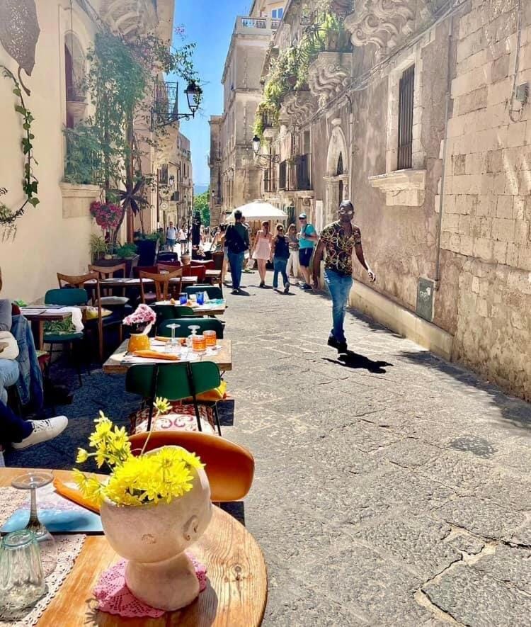 Restaurant/places to eat, City view