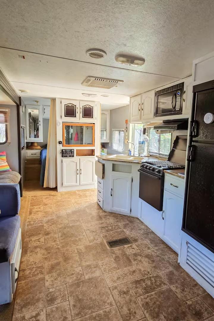 Kitchen or kitchenette, Living room