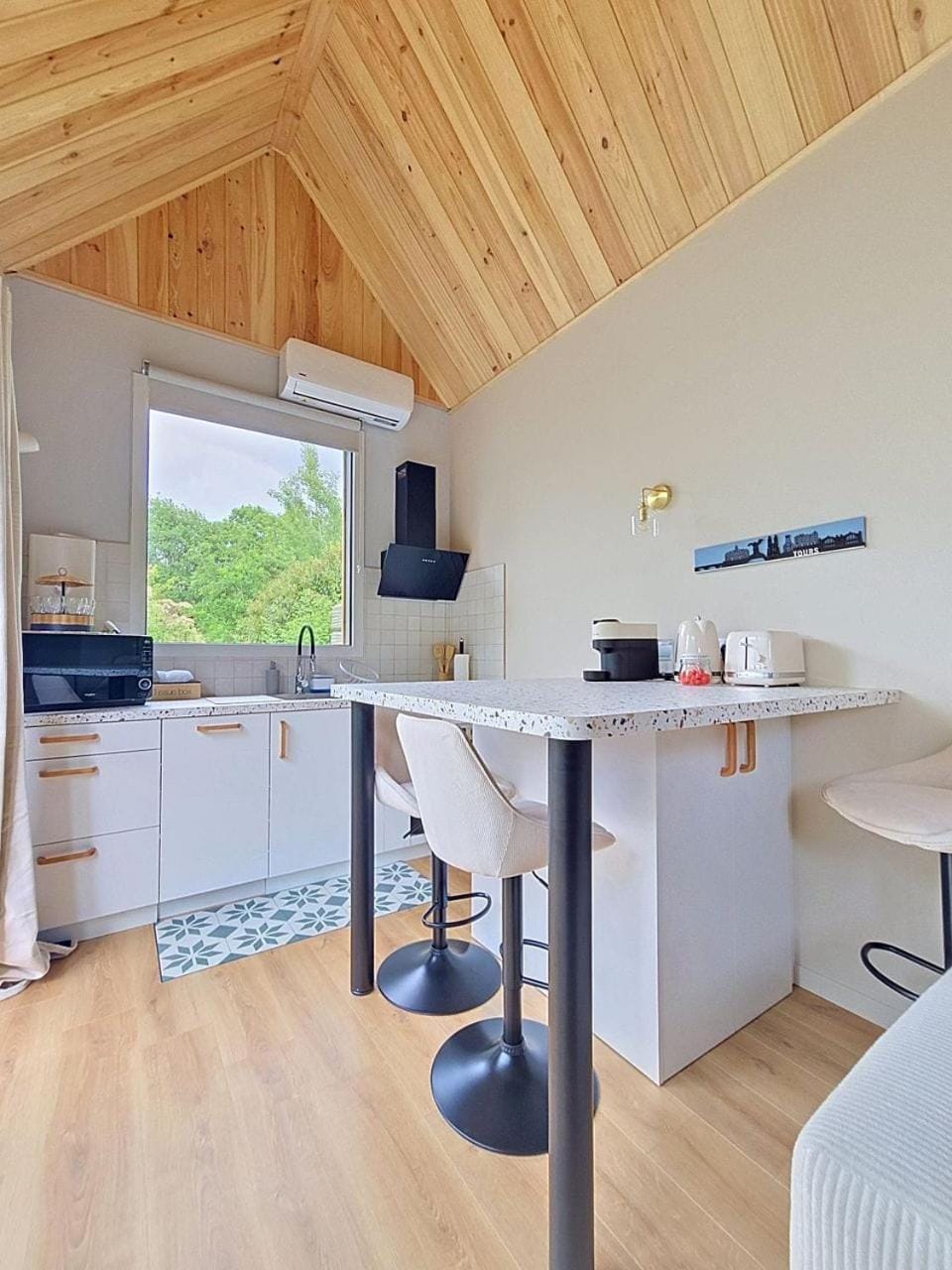 Maisonnette d'architecte face nature, 15min de Tours House in Centre-Val de Loire
