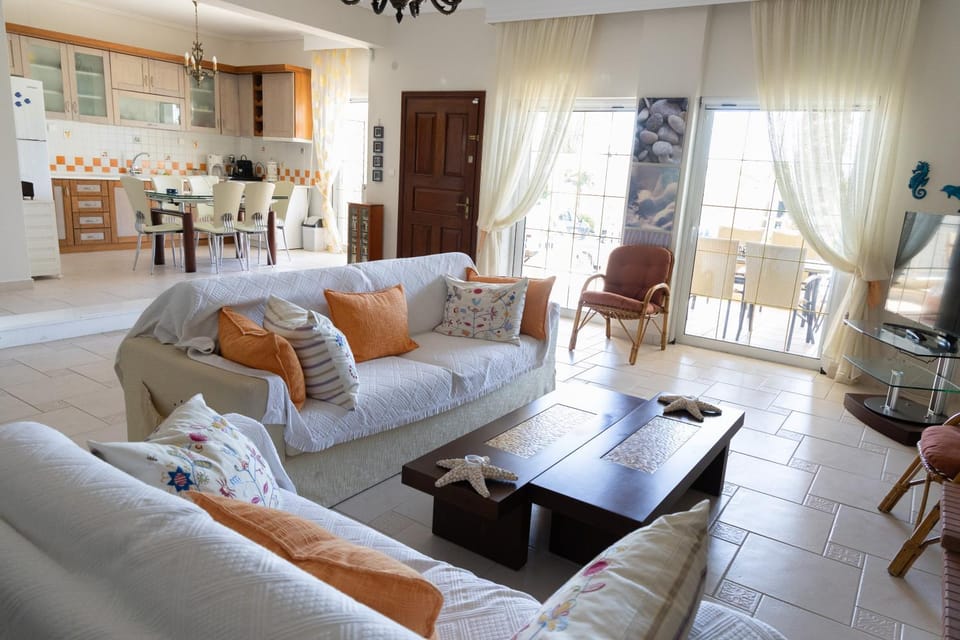 Living room, kitchen, kitchen