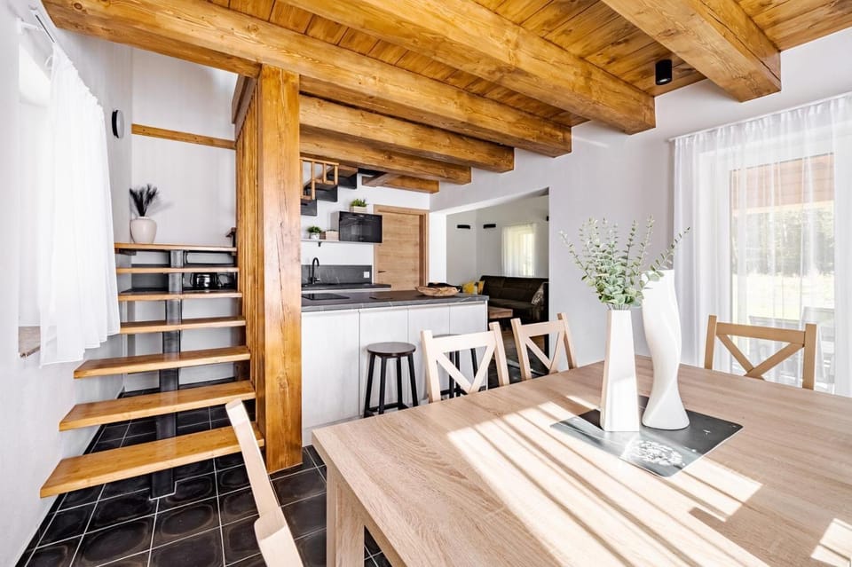 Dining area, kitchen