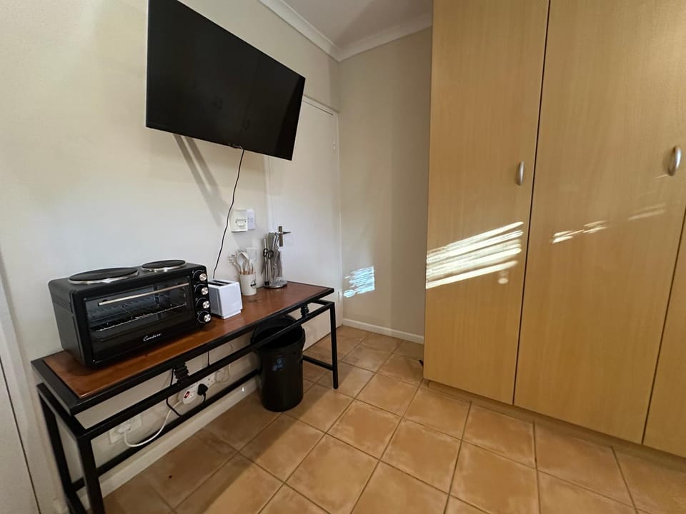 TV and multimedia, oven, stove