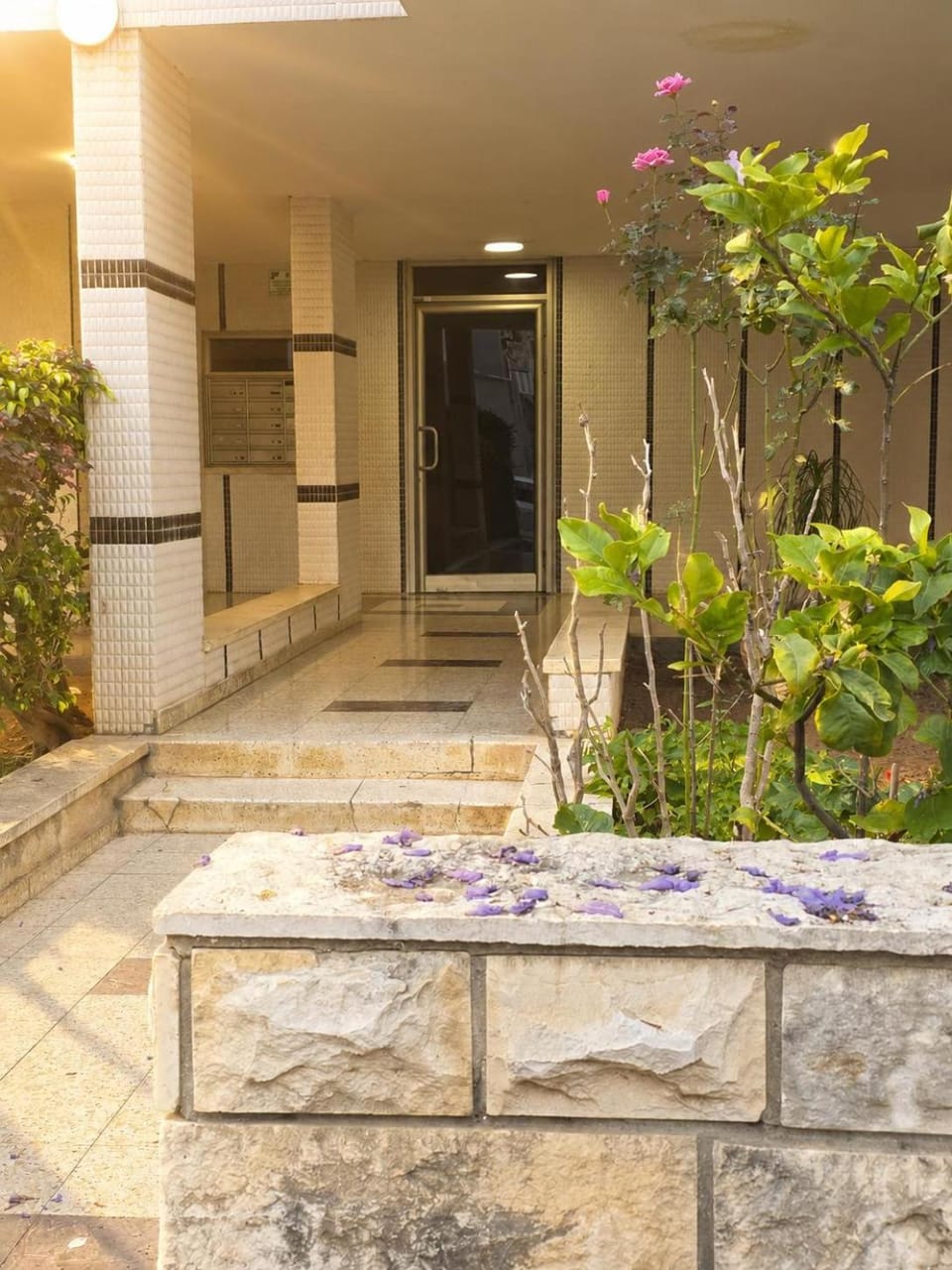 Facade/entrance