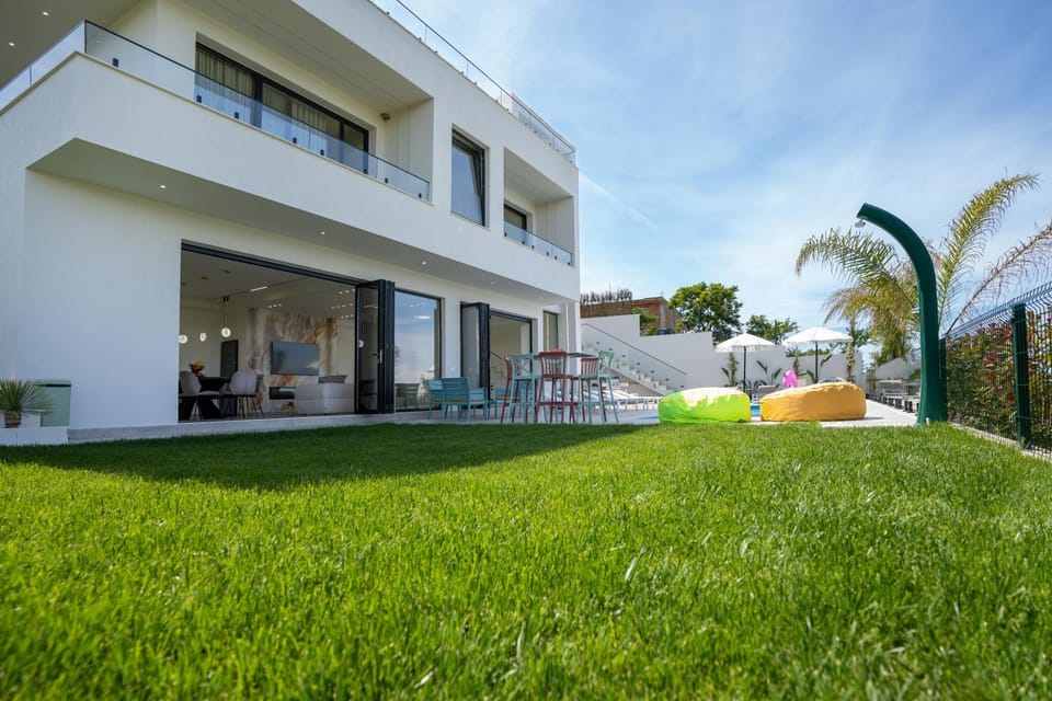 Property building, Day