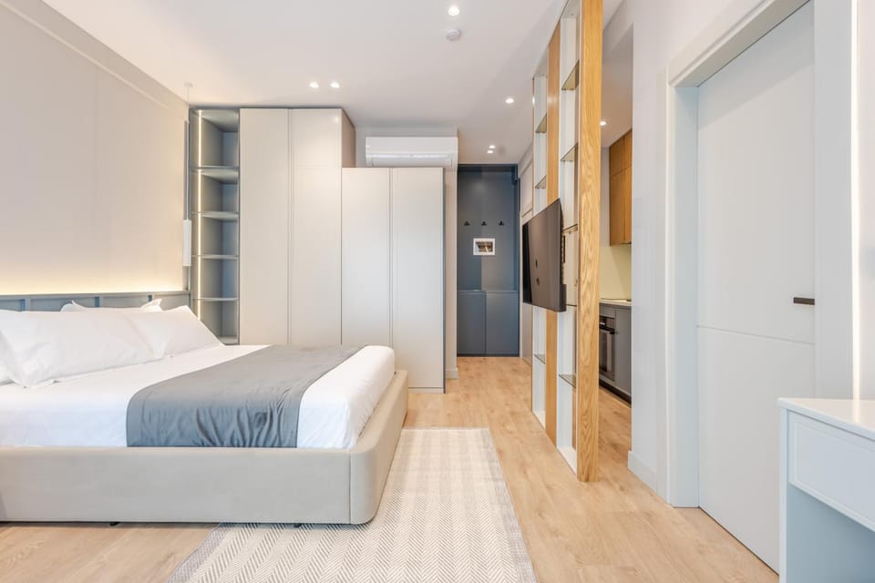 Bed, TV and multimedia, Photo of the whole room, Bedroom, wardrobe