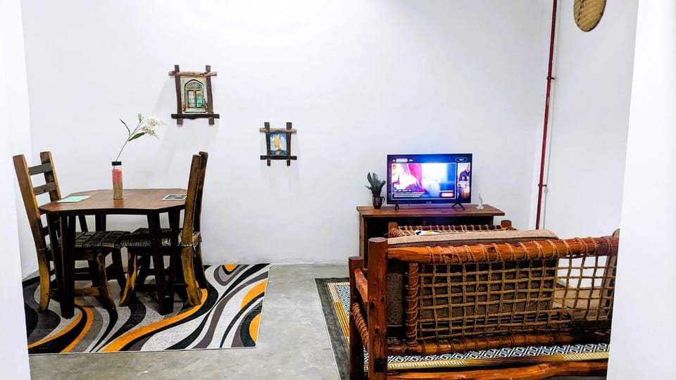 Communal lounge/ TV room, TV and multimedia, Living room, Dining area