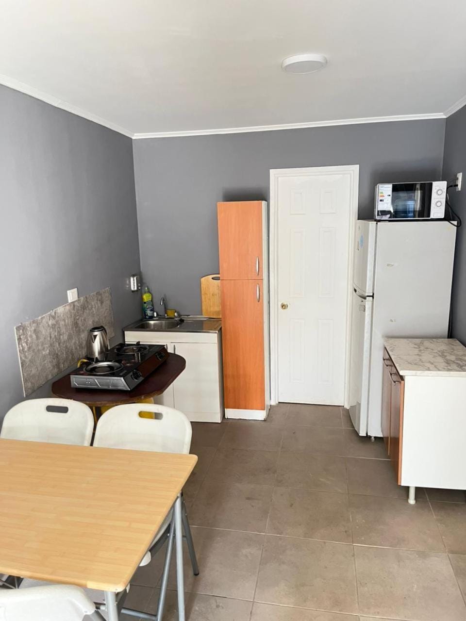 Kitchen or kitchenette, Dining area
